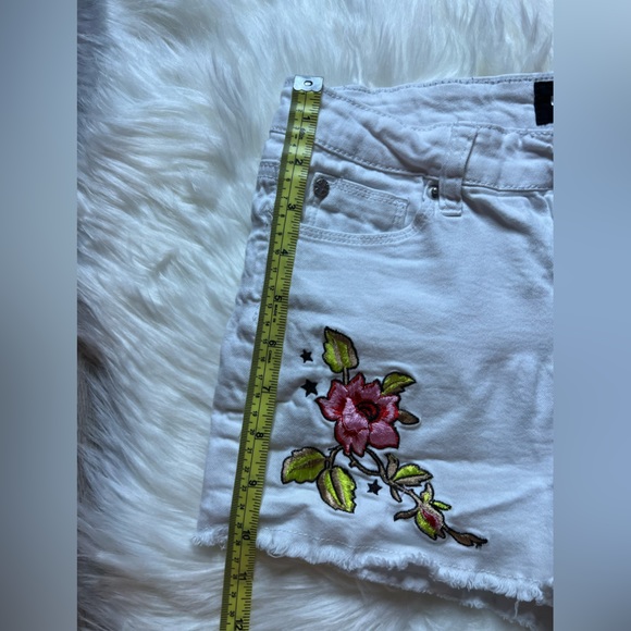 VTG Hudson Jeans Womens White Distress Shorts Rose Print  Embroidery Size 16 - Picture 3 of 6